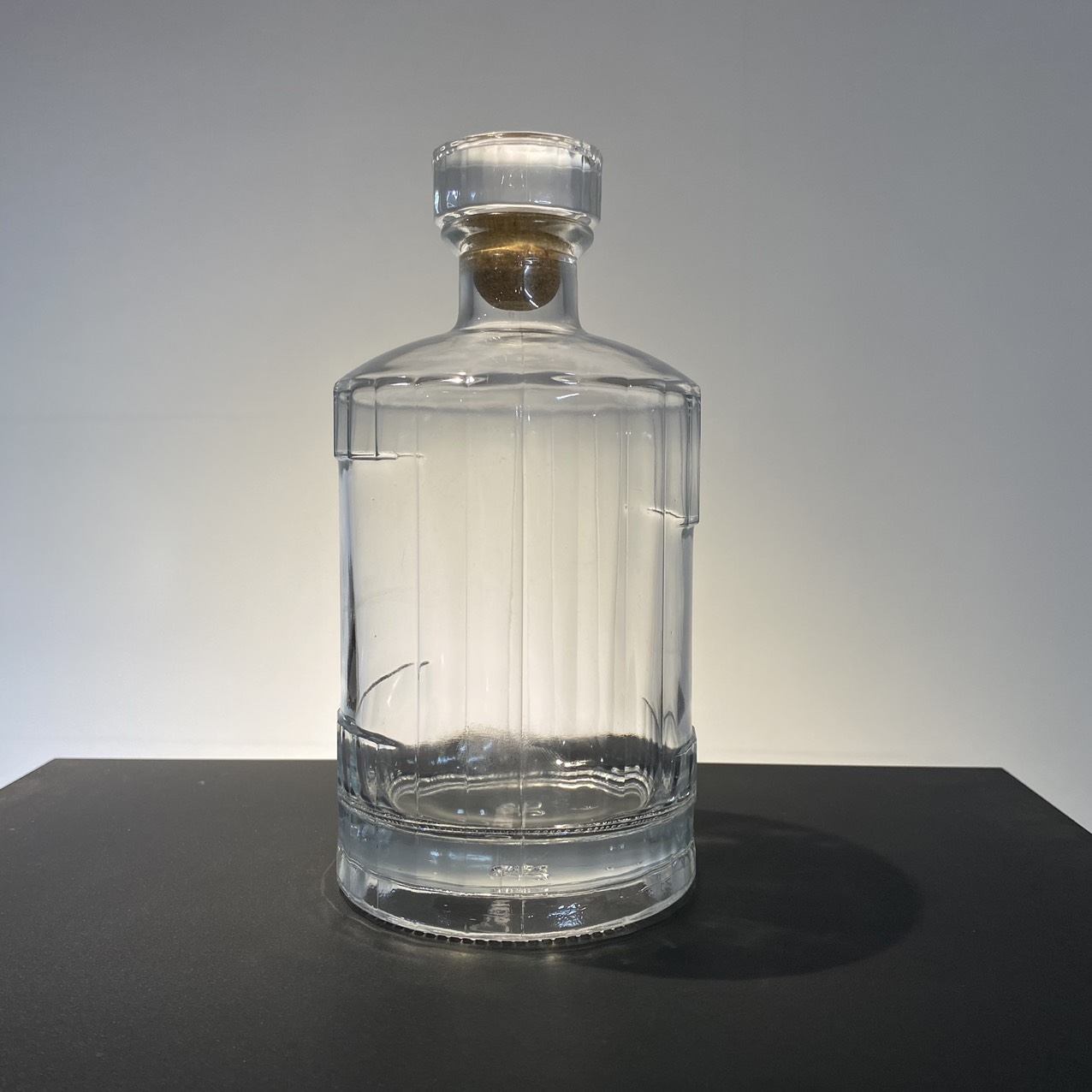 Chai thủy tinh ngâm rượu trong gia đình